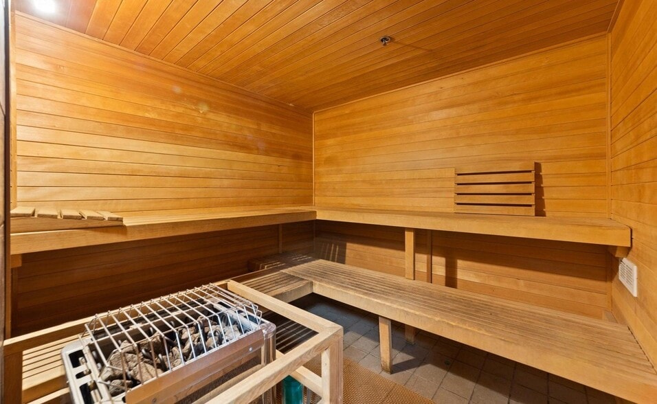 Building Photo - 417 E Kiowa St