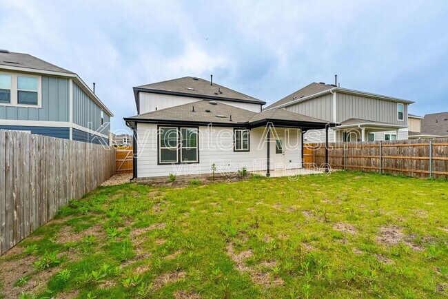 Building Photo - 1520 Holly Lk Dr