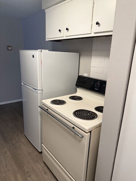 Building Photo - Freelander