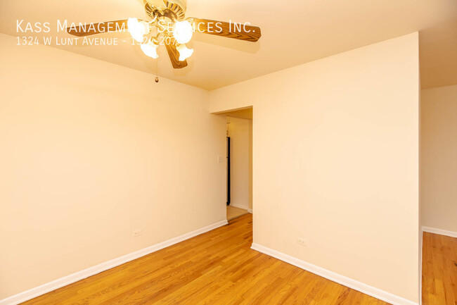 Building Photo - 1324 W Lunt Ave