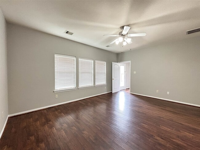 Building Photo - 1323 Maple Ace Dr