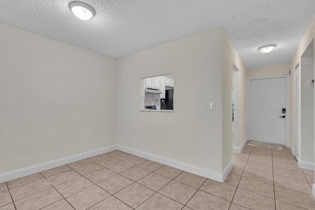 Building Photo - 2510 Riverside Dr