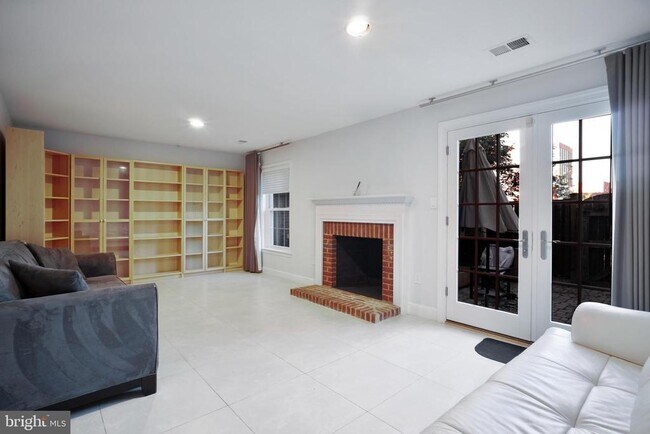 Building Photo - 3725 Winfield Lane Northwest