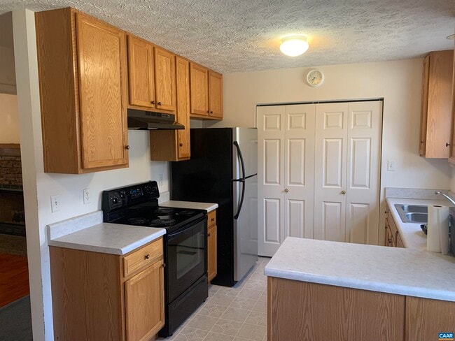 Building Photo - 7075 Maudes Ln