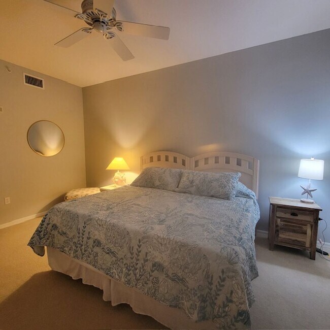 Building Photo - 2BR/2BA Lake View Condo in Heritage Oaks Golf & Country Club