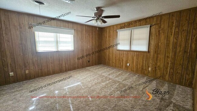 Building Photo - 4 bedroom 2 bathroom home in Lawndale read...