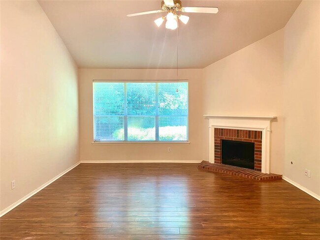 Building Photo - 127 N Willow Point Cir