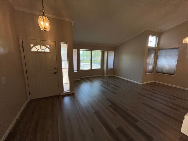 Building Photo - 3 Bed | 2 bath | 1620 SF | 2 Car Garage | Single Story | Tenant pays $175 for WS&G | Includes Gar...