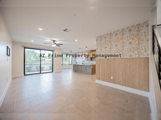 Building Photo - 142 E Hearne Way