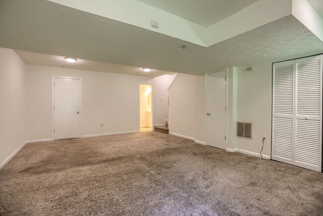 Building Photo - Contemporary Living At It's Finest in Lovely Owings Mills!!