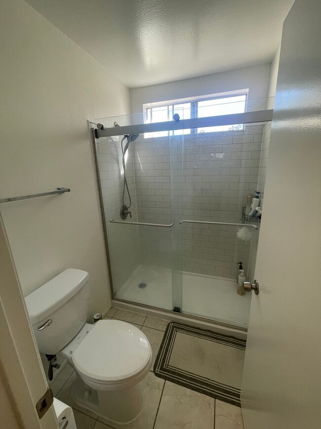 Building Photo - Dual Master Two Bedroom Townhome in Westpa...