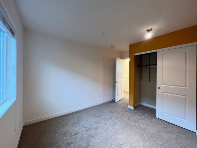 Building Photo - Beautiful 4 Bed, 2.5 Bath Home with Two Car Garage!