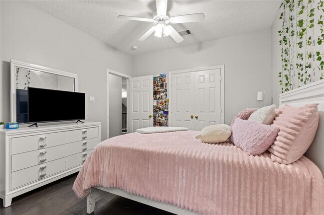 Building Photo - 6422 Gladehill Dr