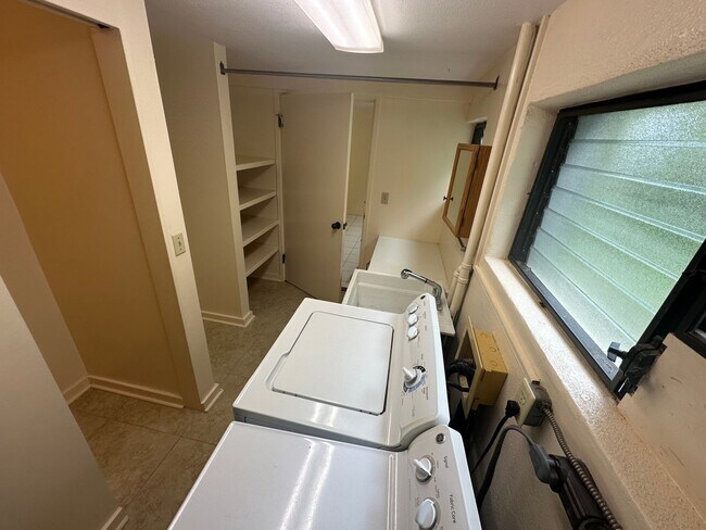 Building Photo - Charming Wilhelmina Rise Home with Stunning Diamond Head & Ocean Views