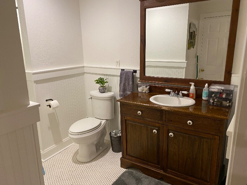 Building Photo - 116 W College St