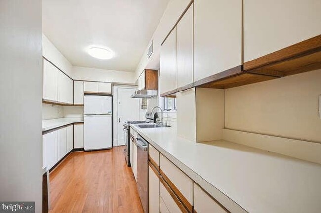 Building Photo - 5401 32nd St NW