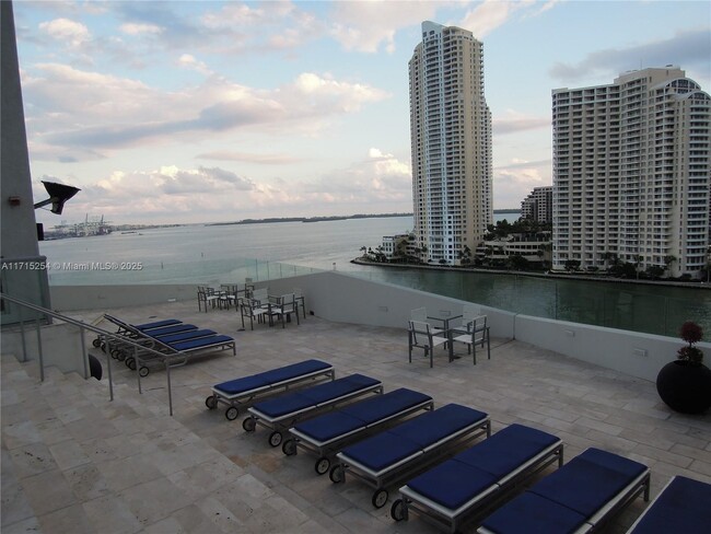 Building Photo - 325 S Biscayne Blvd