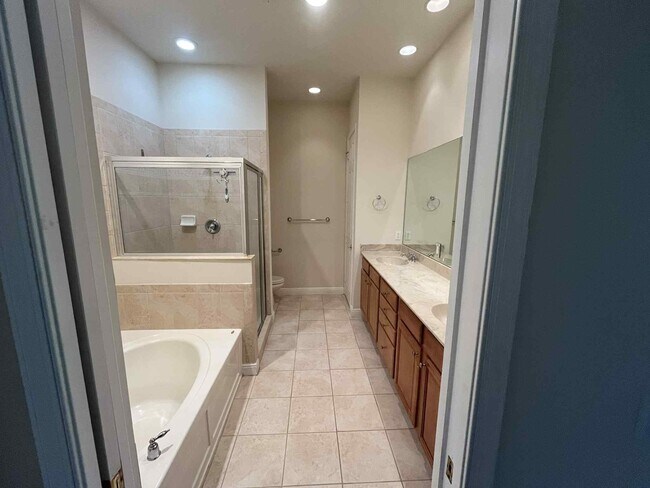 Building Photo - 12547 SE Old Cypress Dr