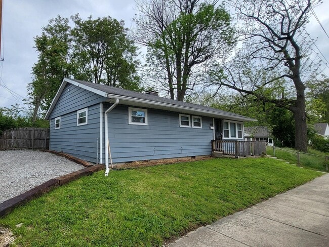 Building Photo - 608 Bernard Ave