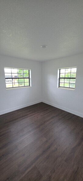 Building Photo - 4785 Tuscarora Rd