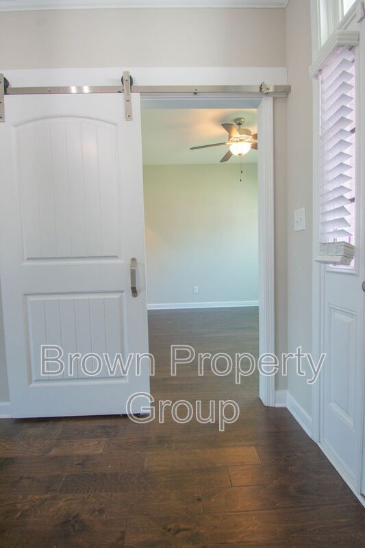 Building Photo - 2220 Oldenburg Ln