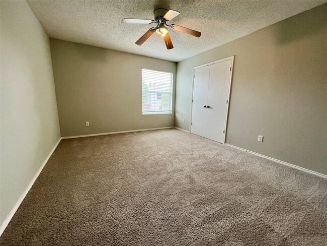 Building Photo - 2625 Lake Meadow Dr