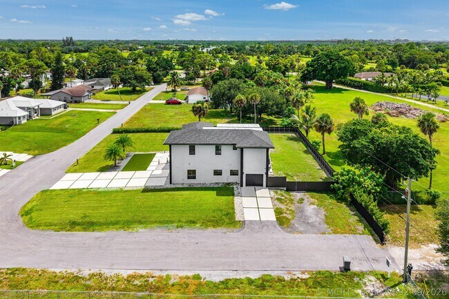 Building Photo - 641 Marshall Rd