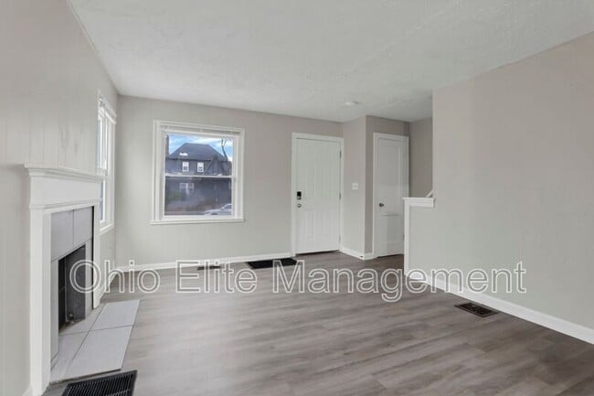 Building Photo - 2239 Homestead Dr