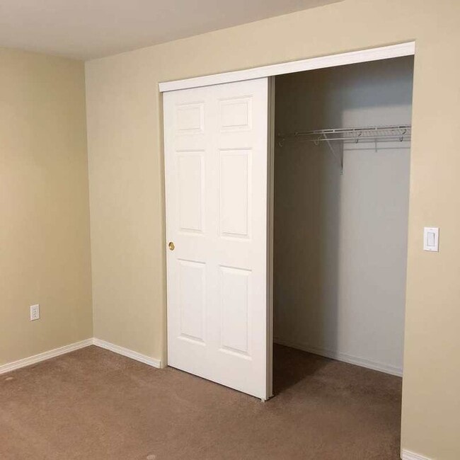 Building Photo - 1973 SW Canyon Dr