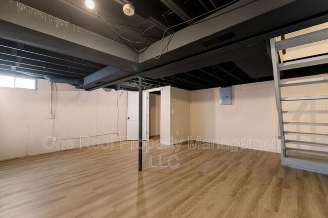 Building Photo - 701 Linwood Dr