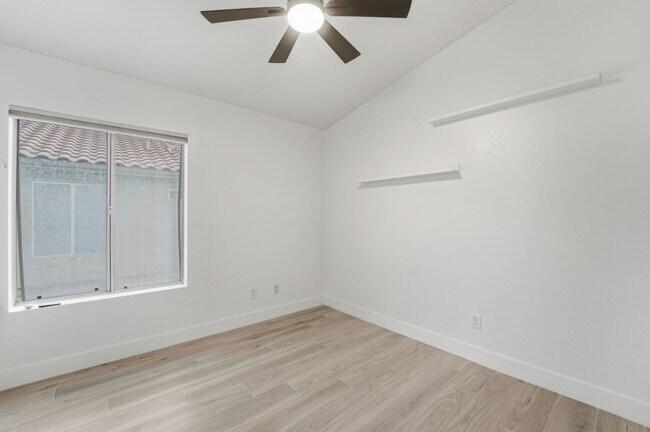 Building Photo - Modern & Spacious 3 Bed 2 Bath Home in Nor...