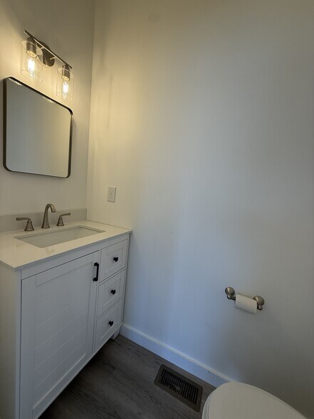 Building Photo - 631 Morreene Rd