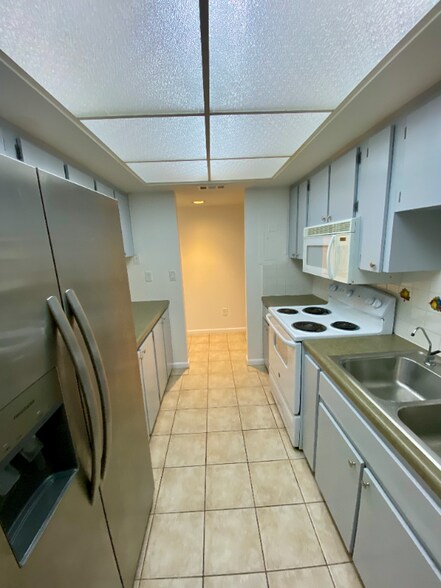 Building Photo - 710 N Village Dr