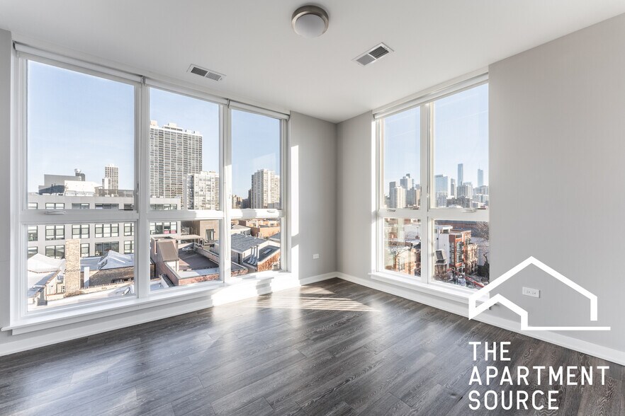 Building Photo - 301 W North Ave