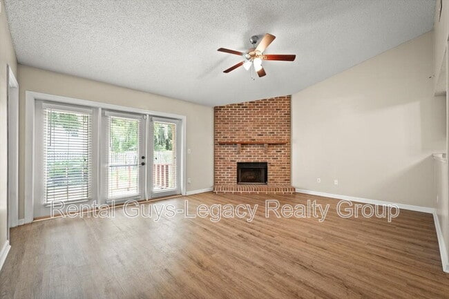 Building Photo - 3956 Hollows Dr