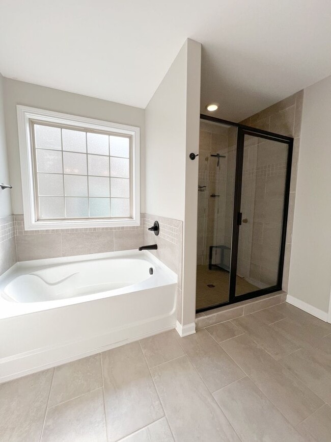 Building Photo - Must See-Stunning 5-Bedroom Home in 37043!!