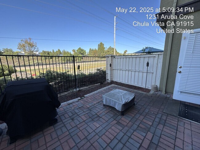 Building Photo - FOR RENT – Modern Townhome in Eastlake