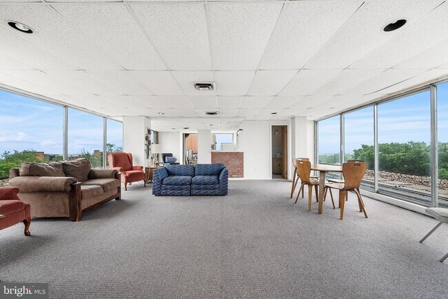 Building Photo - 4401 Cherry Hill Rd