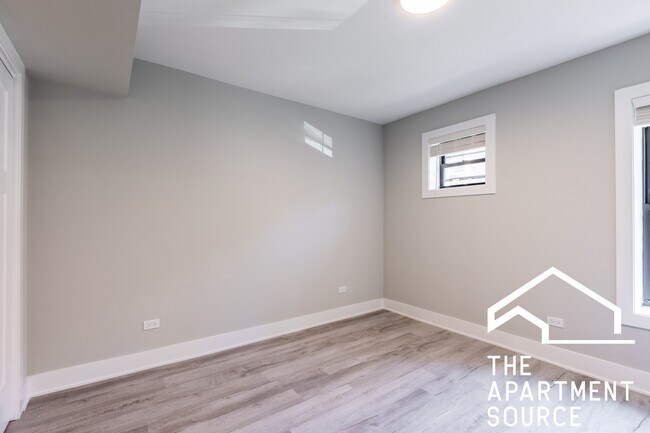 Building Photo - 1135 Oak Ave