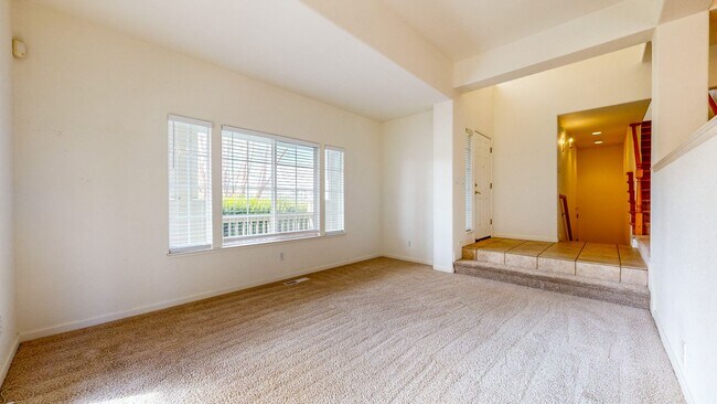 Building Photo - Desirable Skyhawk 3 bedroom Tri-Level Single Family