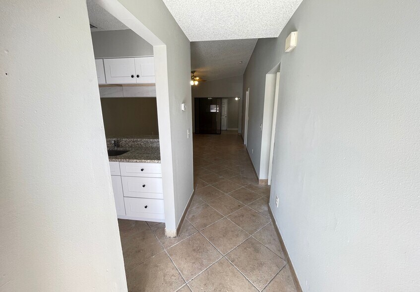 Building Photo - 17419 Dumont Dr