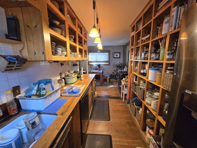 Building Photo - 417 E Tamarack St