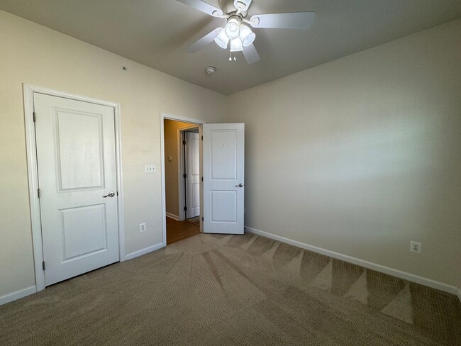 Building Photo - Gorgeous 2 Bed 2 Bath End-Unit Townhome In...