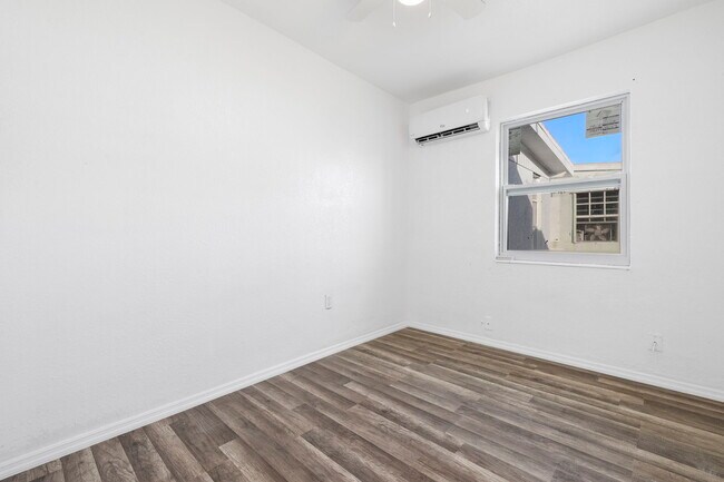 Building Photo - 221 Duxbury Ave