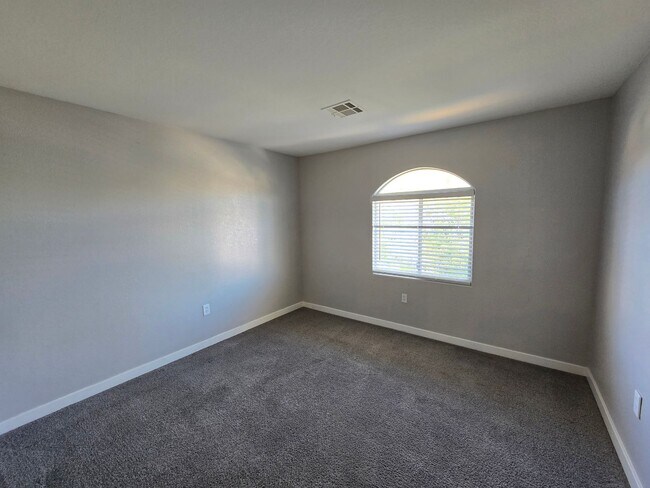 Building Photo - 4 Bedroom Rhodes Ranch Home