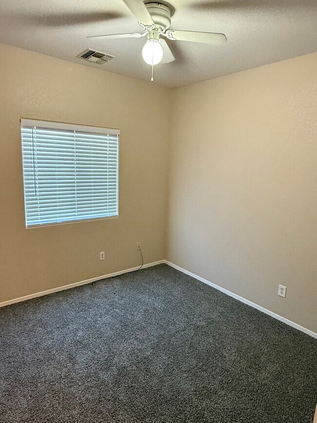 Building Photo - 4 Bedroom | 2 Bath - San Tan Ranch Single Level Home