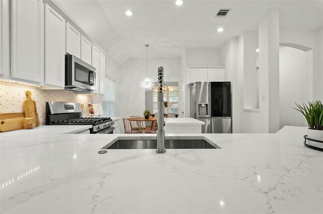 Building Photo - 5010 N Fresco Dr