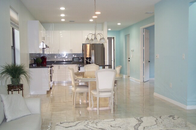 Building Photo - 8875 Madrid Cir