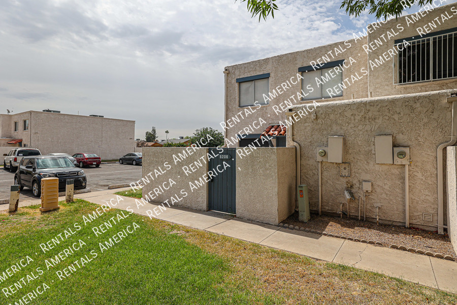 Building Photo - 5206 N 42nd Dr