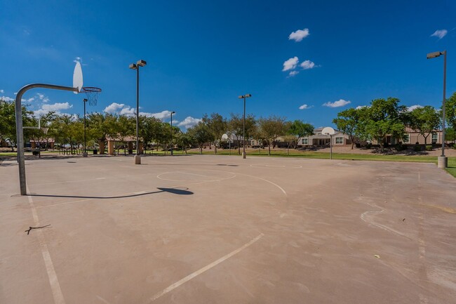 Building Photo - Beautiful and Spacious Single-Level Family...